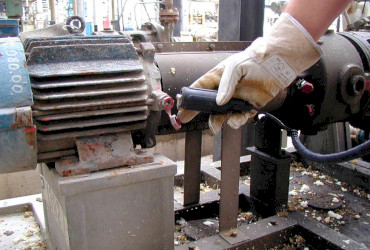 Holes in pressure and on-line stops